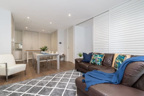 Convenience And Luxury In Carnegie - Surfers Gold Coast 0