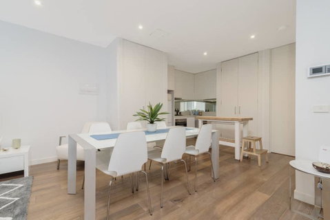 Convenience And Luxury In Carnegie - Surfers Gold Coast 1