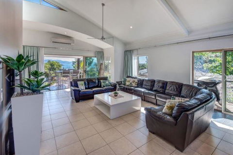 Cooinda Gardens 6 On Hamilton Island - Surfers Gold Coast 1