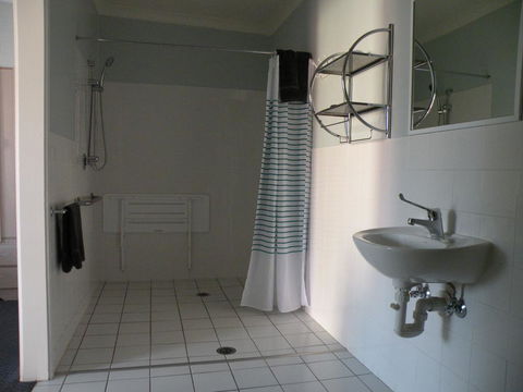 Corowa Motor Inn - Surfers Gold Coast 2