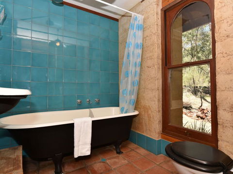 Corymbia Cottage - Unique, Quirky, Private, A Guest Favourite - Surfers Gold Coast 1
