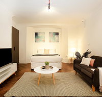 Cosy Studio Near Trains Restaurants Bars and Parks - Surfers Gold Coast