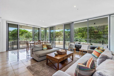 COTTON BEACH 94 - MID-FLOOR PENTHOUSE - Surfers Gold Coast 1