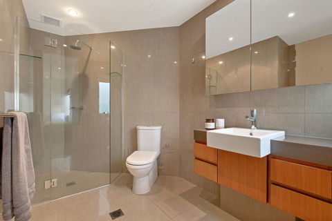 COTTON BEACH APARTMENT 35 - POOL VIEWS - Surfers Gold Coast 2