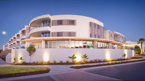 COTTON BEACH ROOF TOP 113 WITH OCEAN VIEWS - Surfers Gold Coast 0