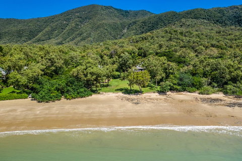 Cottonwood - Private Beachfront - Surfers Gold Coast 1