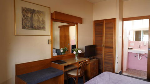 Country Motor Inn - Surfers Gold Coast 2