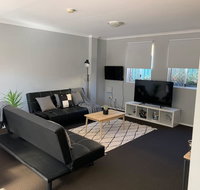 Cozy 3BR Townhouse in Liverpool CBD with parking - Surfers Gold Coast