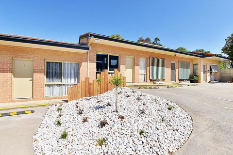 Cranbourne Motor Inn - Surfers Gold Coast 0
