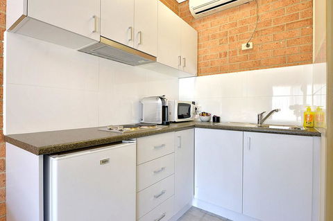 Cranbourne Motor Inn - Surfers Gold Coast 2