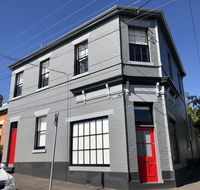 Cromwell Apartment - 3 Red Doors Battery Point - Surfers Gold Coast