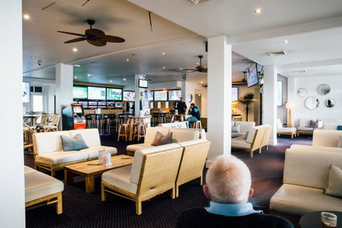 Crossroads Hotel - Surfers Gold Coast 2