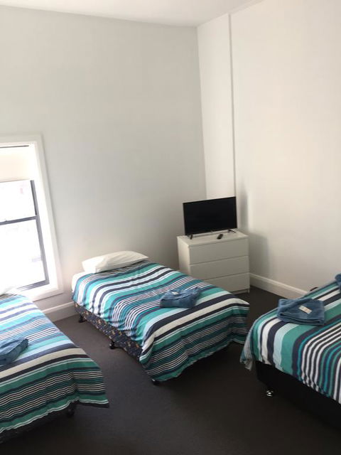 Crown Inn Hotel - Surfers Gold Coast 2