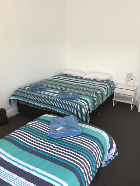 Crown Inn Hotel - Surfers Gold Coast 0
