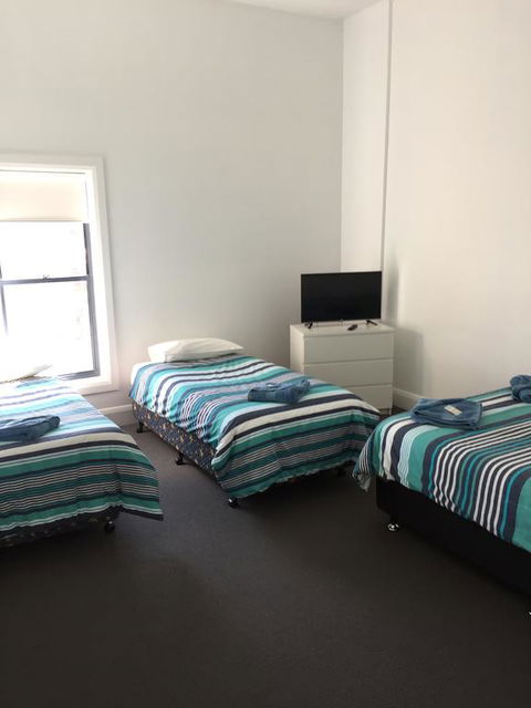 Crown Inn Hotel - Surfers Gold Coast 1