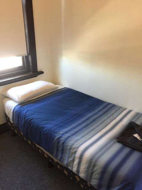 Crown Inn Hotel - Surfers Gold Coast 3