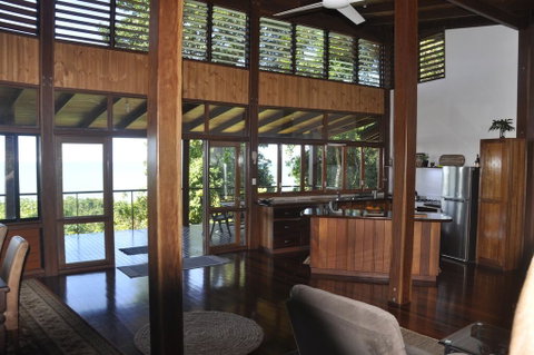Daintree Oceanview Retreat - Holiday Home - Surfers Gold Coast 2