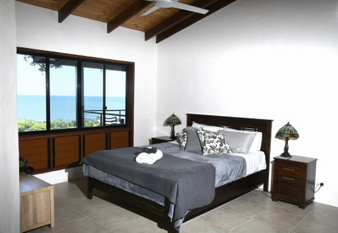 Daintree Oceanview Retreat - Holiday Home - Surfers Gold Coast 3