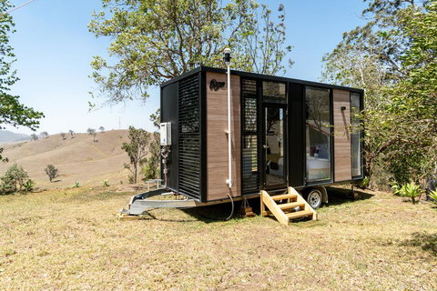 Dam It Getaway Tiny House - Surfers Gold Coast 0