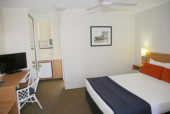Darcy Arms Hotel Motel with Surfers Gold Coast