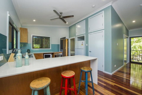 Deb's Shed - Surfers Gold Coast 3