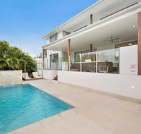 Deluxe on Water - Surfers Gold Coast