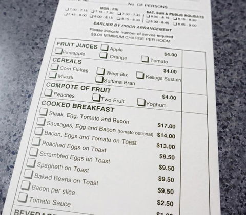 Deniliquin Country Club Motor Inn - Surfers Gold Coast 2