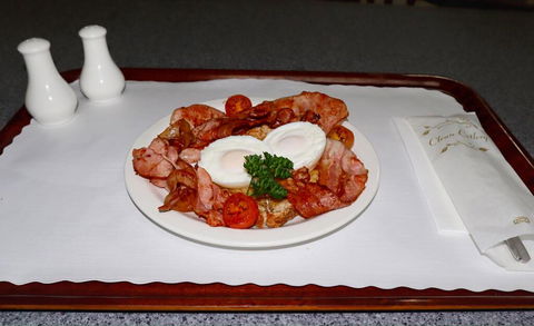 Deniliquin Country Club Motor Inn - Surfers Gold Coast 3