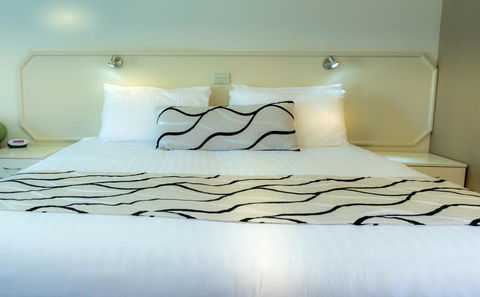 Deniliquin Country Club Motor Inn - Surfers Gold Coast 0