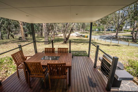 Deniliquin Riverside Caravan Park - Surfers Gold Coast 1