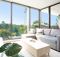 Designer Apartment with Balcony in Quiet Suburb - Surfers Gold Coast