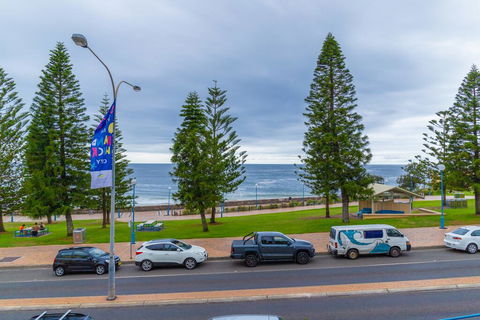 Dive Hotel - Surfers Gold Coast 2