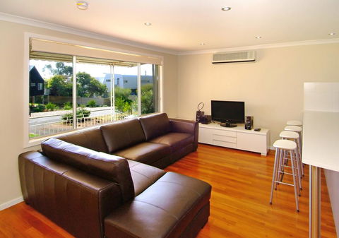 Eagle Bay Beach House - Surfers Gold Coast 1