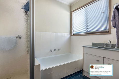 Eagle Bay Cottage - Surfers Gold Coast 2