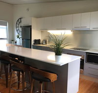 Easy Breezy Beach Shack - Surfers Gold Coast