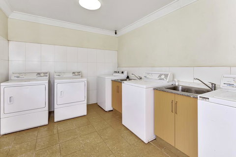 Econo Lodge Karratha - Surfers Gold Coast 1