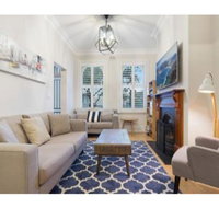 Elegant Renovated Terrace Close To City - Surfers Gold Coast