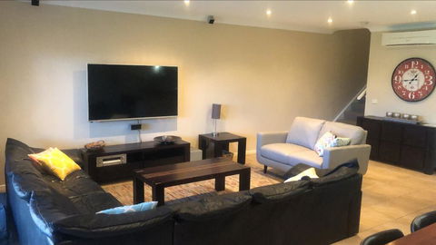 ELSINOR Townhouse 2 - Surfers Gold Coast 2