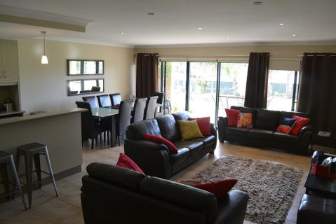 ELSINOR Townhouse 8 Mulwala - Surfers Gold Coast 2
