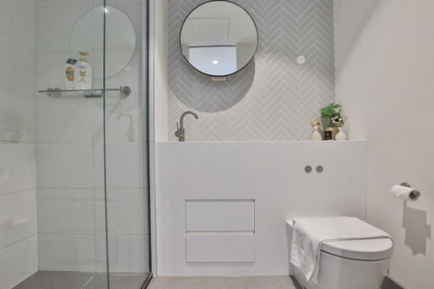 EQ TOWER Melbourne CBD APT - Surfers Gold Coast 3