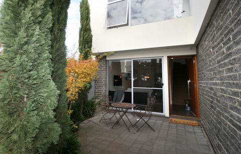 EROS City Fringe - Wifi, Wine, Netflix, Pets OK And Park Views! - Surfers Gold Coast 3