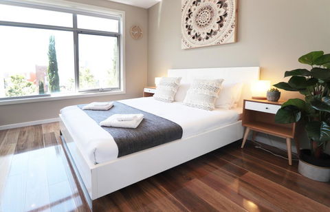 EROS City Fringe - Wifi, Wine, Netflix, Pets OK And Park Views! - Surfers Gold Coast 0