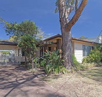 Evan's Retreat' 5 Sandy Point Road - cottage across the road from Sandy Point Beach - Surfers Gold Coast