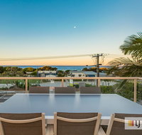 EXCLUSIVE OCEAN VIEW PENTHOUSE ON MARINE PARADE - Surfers Gold Coast