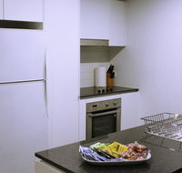 Executively Styled 2 Bed 2 Bath Perfect Location - Surfers Gold Coast