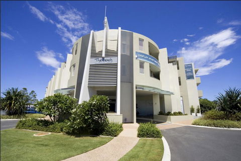 EXTRA LARGE 2 Bed Apartment - 3 Pools And Spa - Mountain View - BEACHFRONT LOCATION CABARITA BEACH - Surfers Gold Coast 1