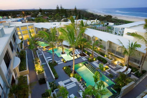 EXTRA LARGE 2 Bed Apartment - 3 Pools And Spa - Mountain View - BEACHFRONT LOCATION CABARITA BEACH - Surfers Gold Coast 2