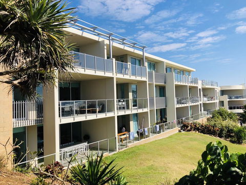 EXTRA LARGE 2 Bed Apartment - 3 Pools And Spa - Mountain View - BEACHFRONT LOCATION CABARITA BEACH - Surfers Gold Coast 3