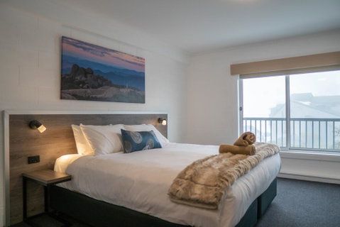 Falls Creek Hotel - Surfers Gold Coast 1