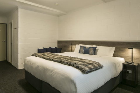 Falls Creek Hotel - Surfers Gold Coast 2